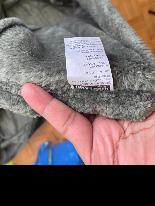 unused queen size comforter - photo 2