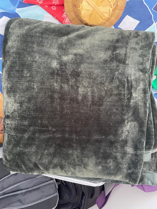 unused queen size comforter - photo 5