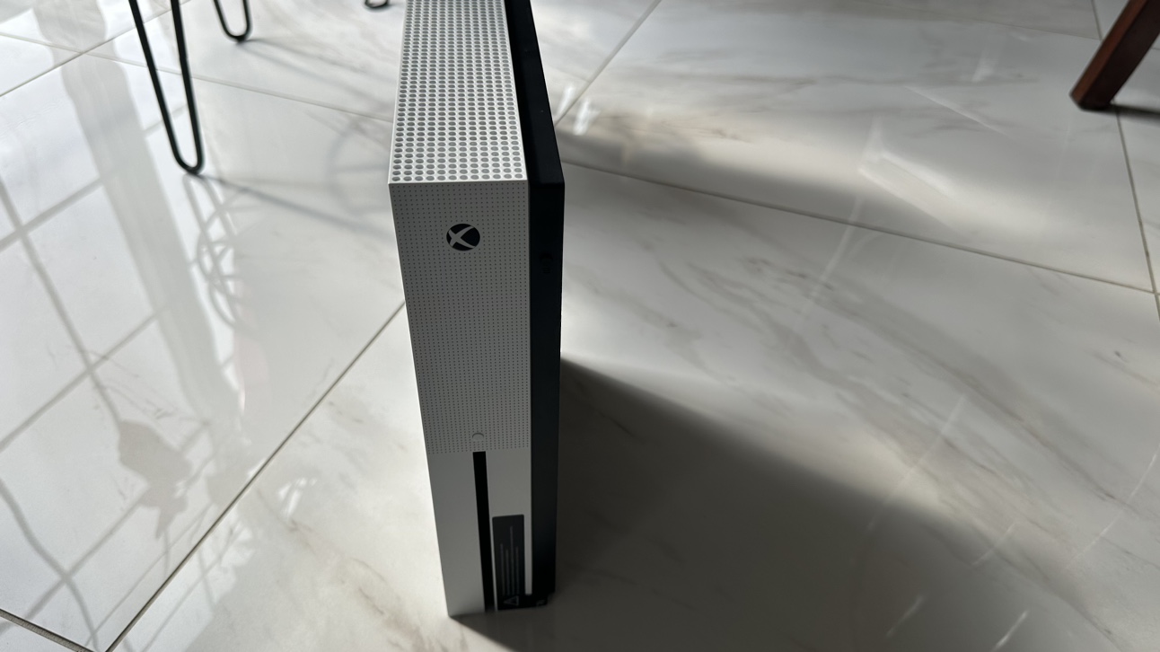 Xbox One S 1T - Two Controllers - With Box image indicator(2)