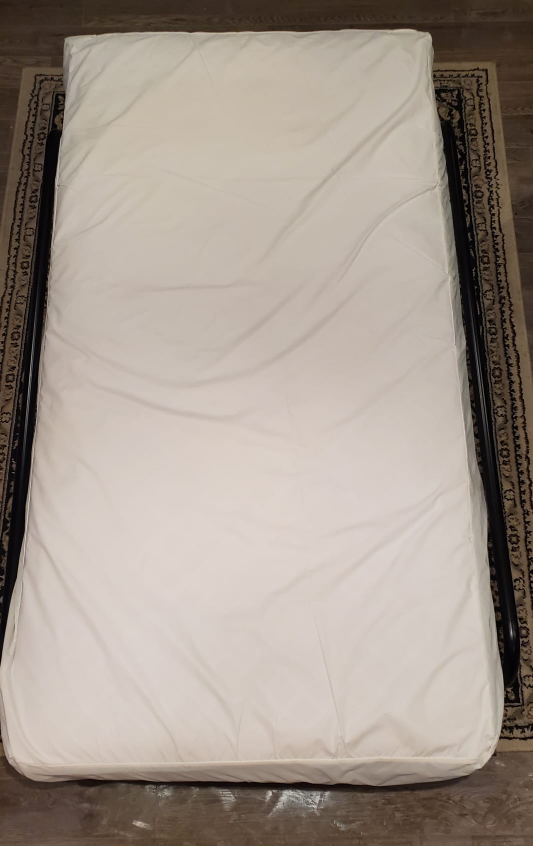 Twin mattress w/covering image indicator(2)