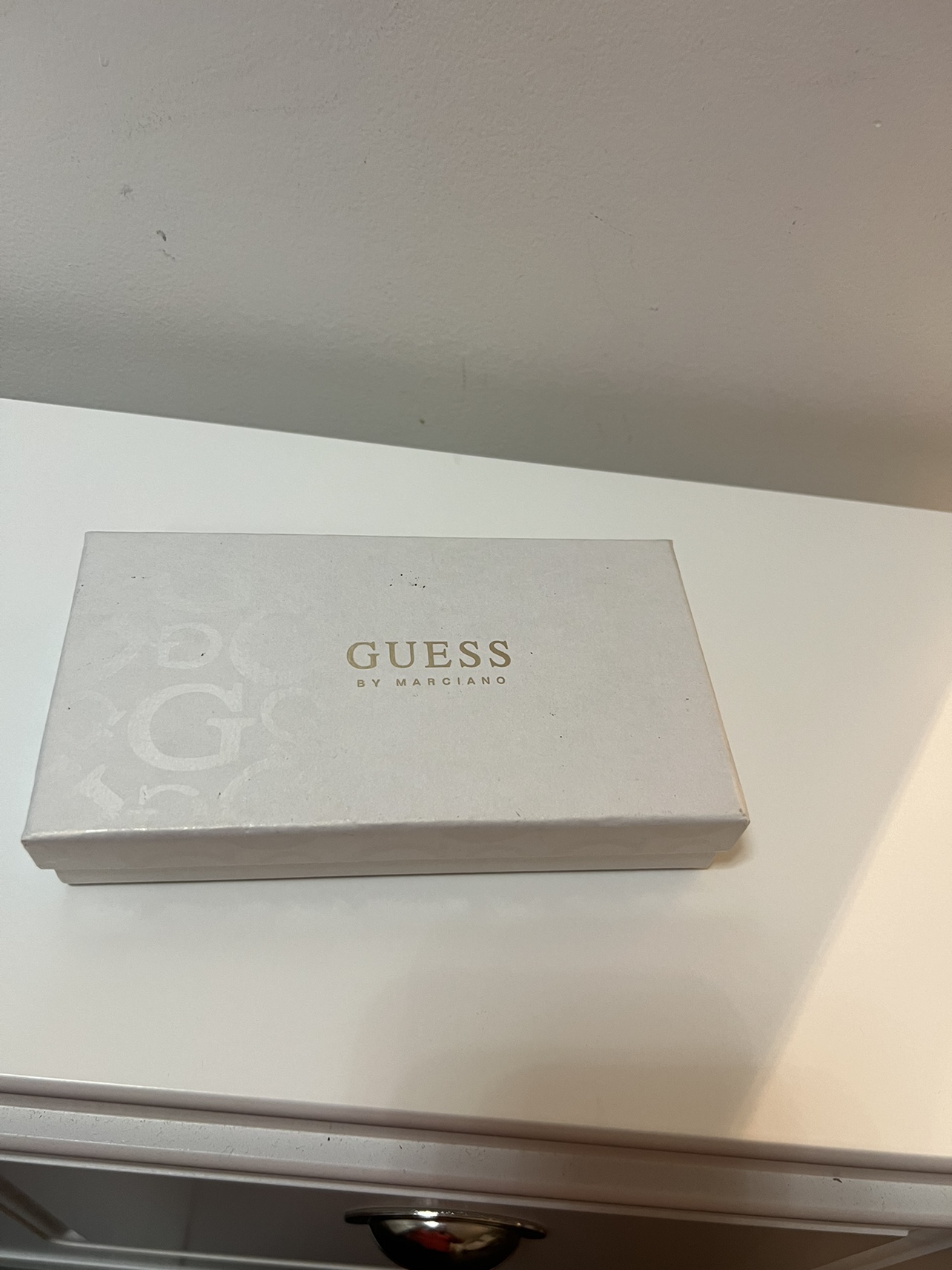 Elegant Guess Wallet image indicator(7)
