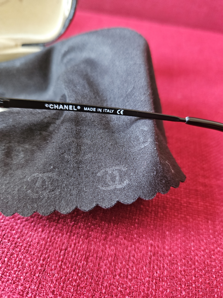 Chanel Sunglasses image indicator(2)