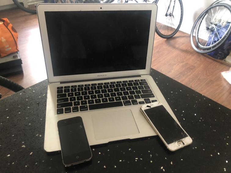 MacBook Air 2013 + iPhone 7 / 4S - Parts Lot