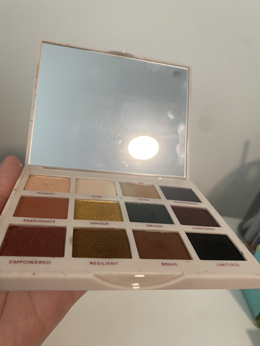 Identity two eyeshadow palette - photo 4