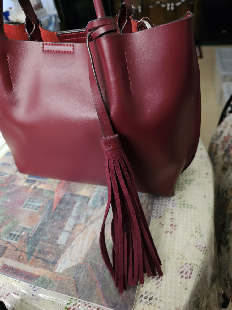 HUGE COLLECTION OF BEAUTIFUL POCKETBOOKS / HANDBAGS image indicator(2)