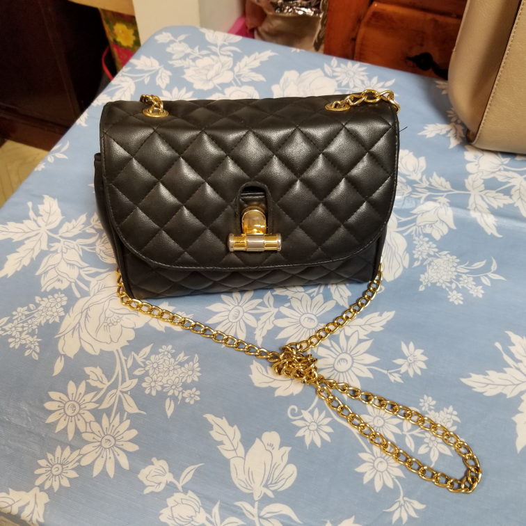 HUGE COLLECTION OF BEAUTIFUL POCKETBOOKS / HANDBAGS image indicator(5)