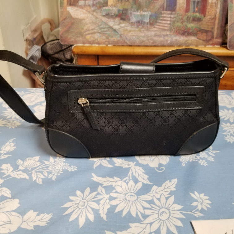 HUGE COLLECTION OF BEAUTIFUL POCKETBOOKS / HANDBAGS image indicator(6)