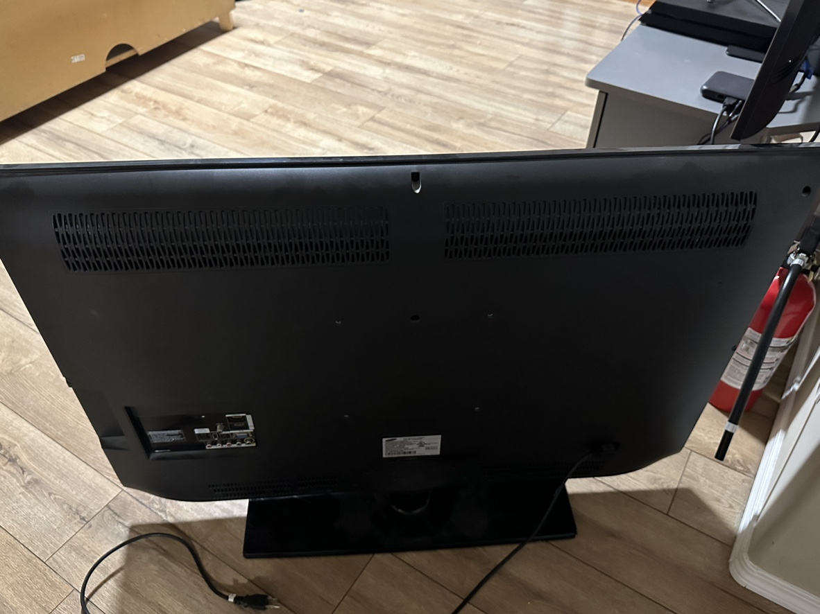 Samsung 40” 1080p HD TV with remote - photo 3