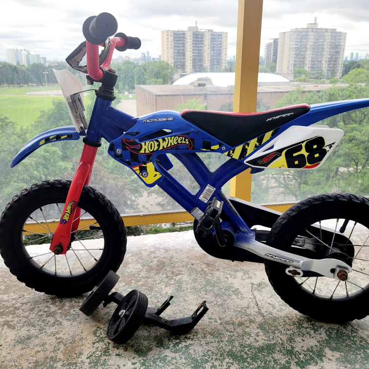 Hyper Hot Wheels Children's Bike 12 inch with training wheels - photo 3