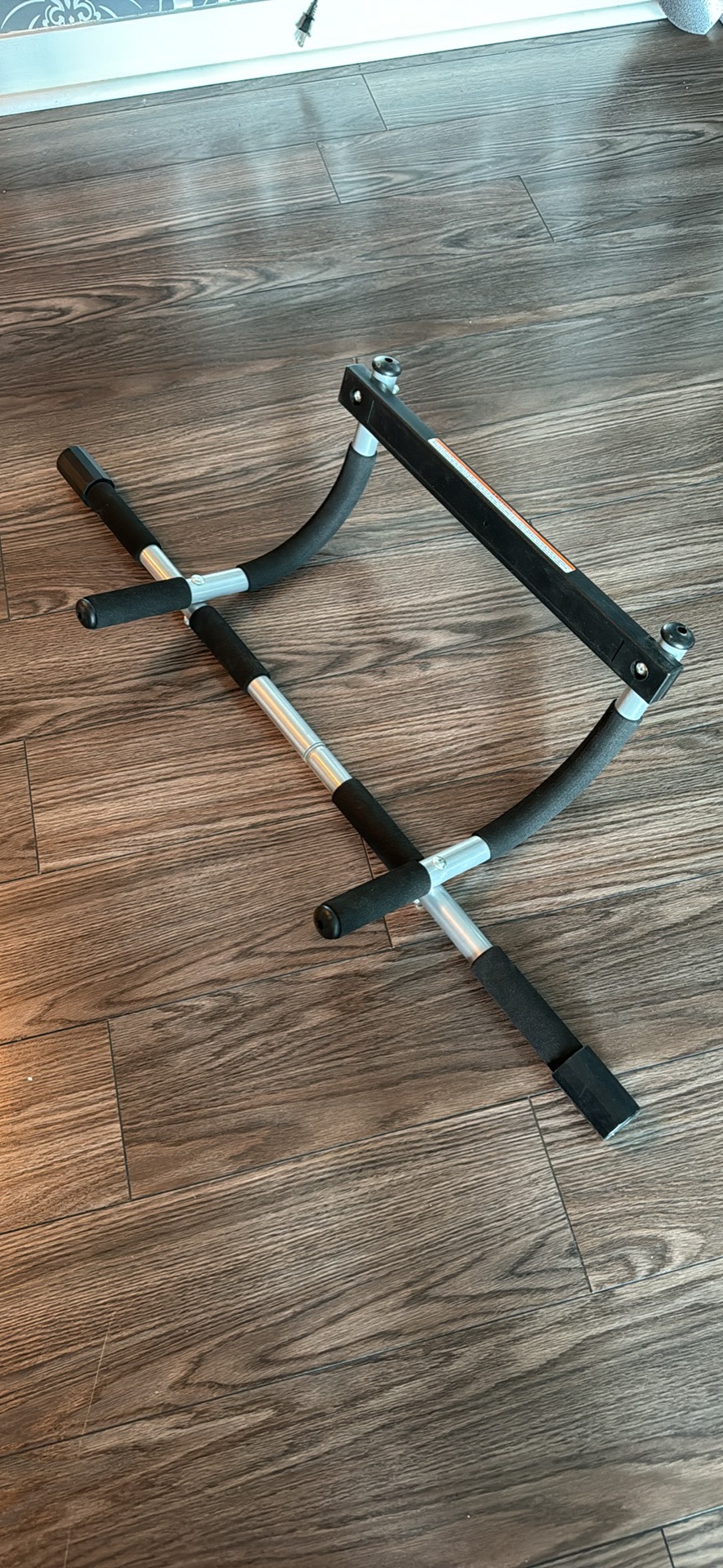 Pull up bar for doorways thumbnail
