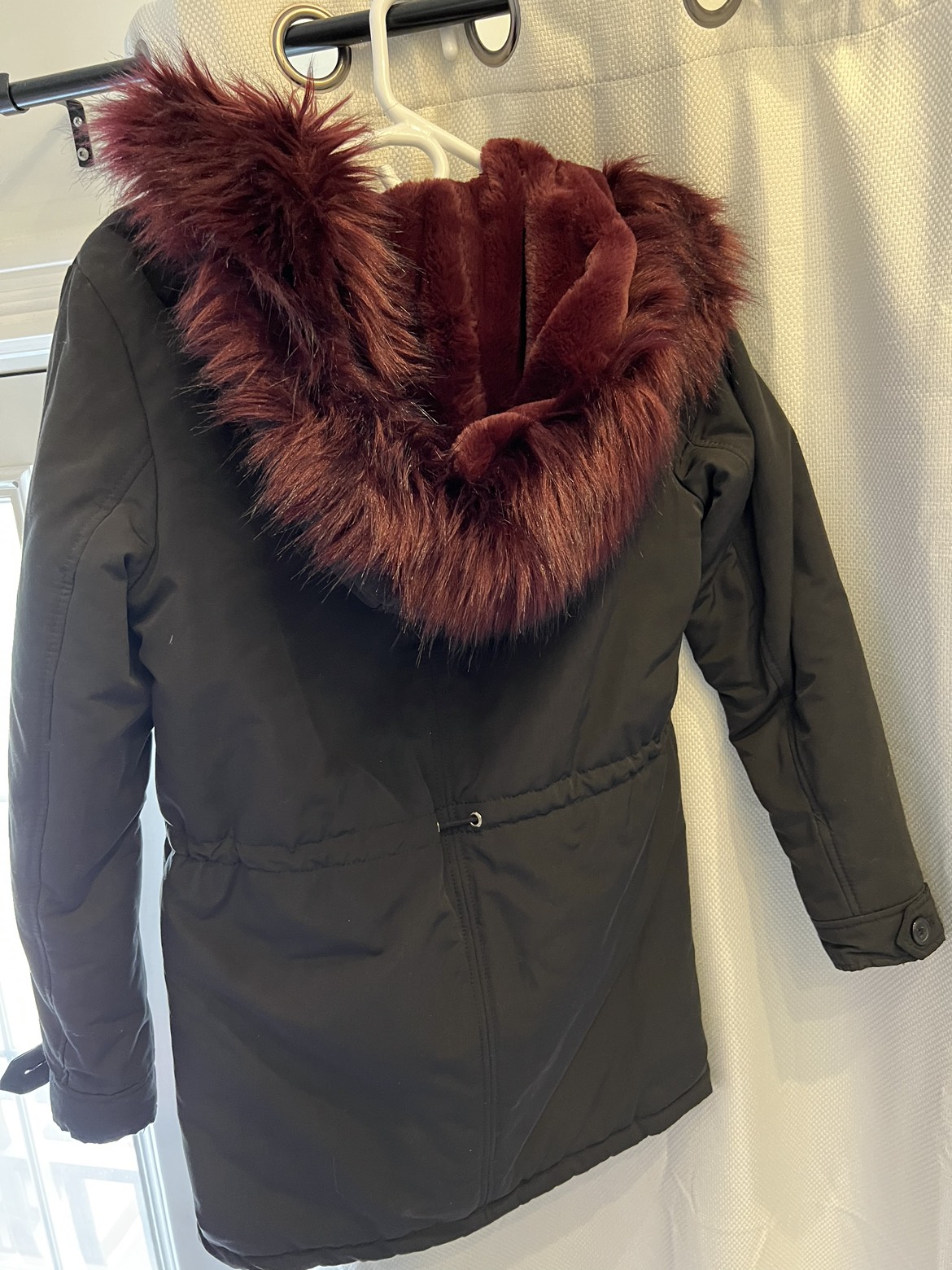 Black coat with red faux fur - photo 2