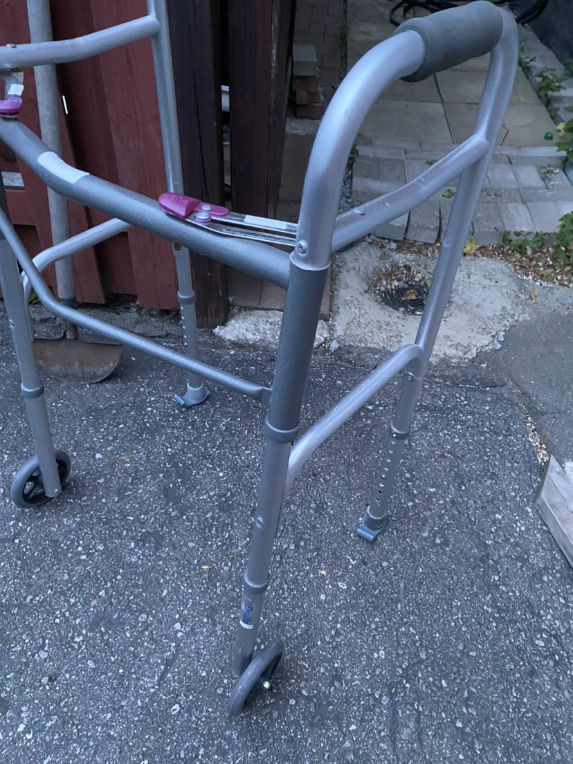 Senior  assist device