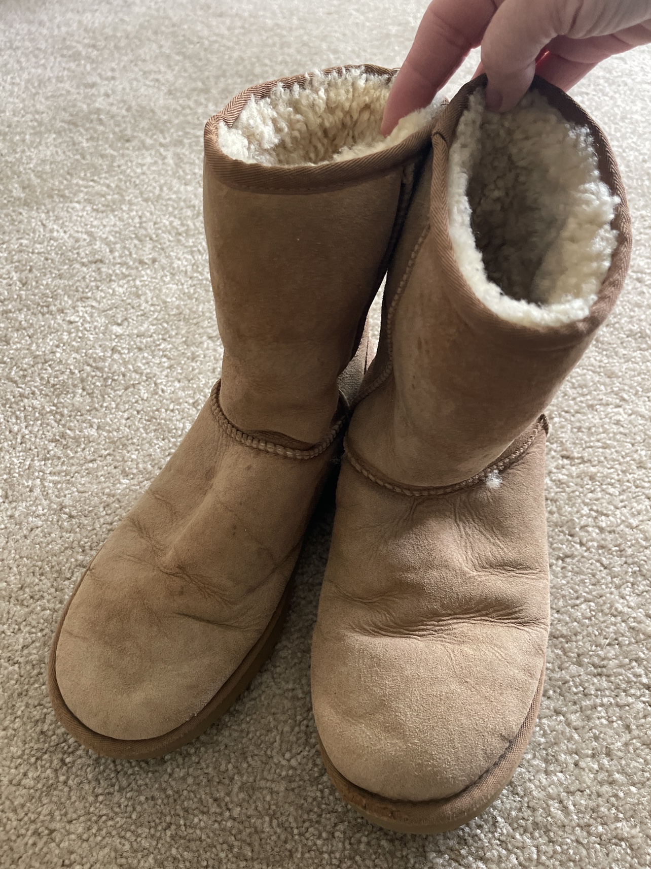 Ugg used boots image indicator(2)