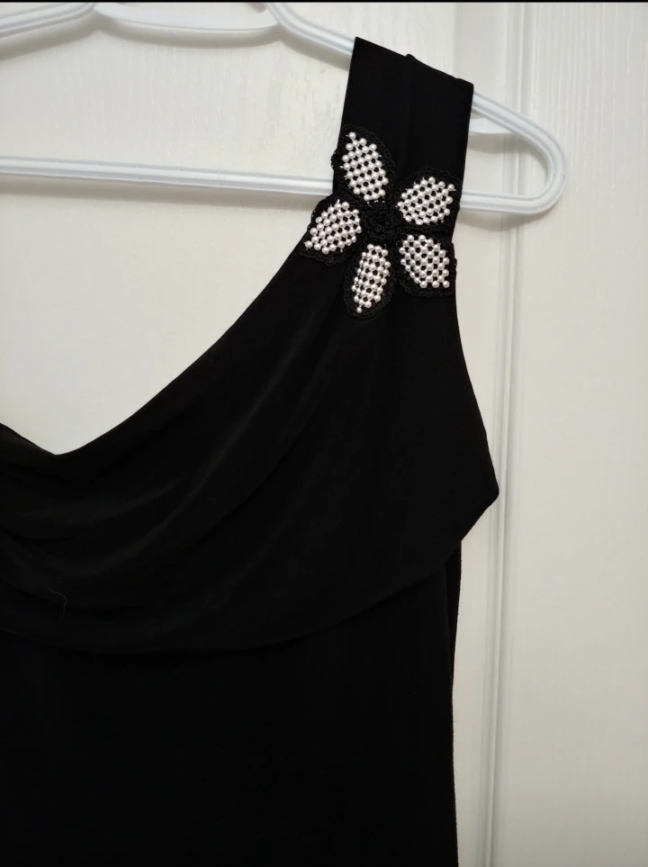 Floral black dress image indicator(2)