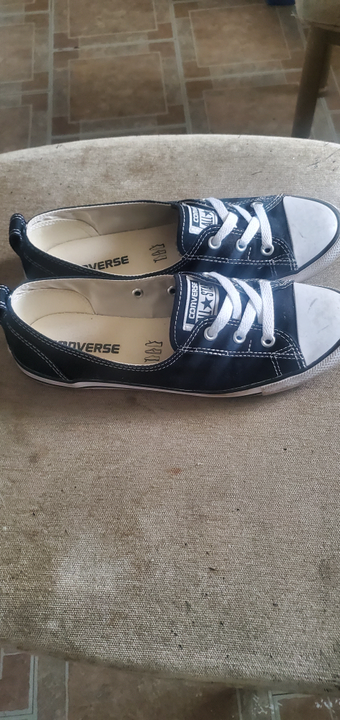 Womens converse size 8