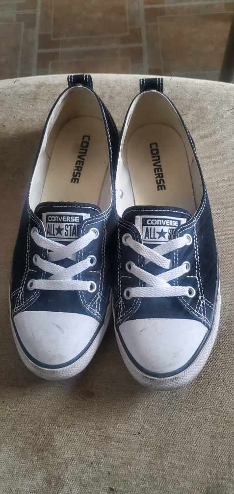 Womens converse size 8 - photo 2