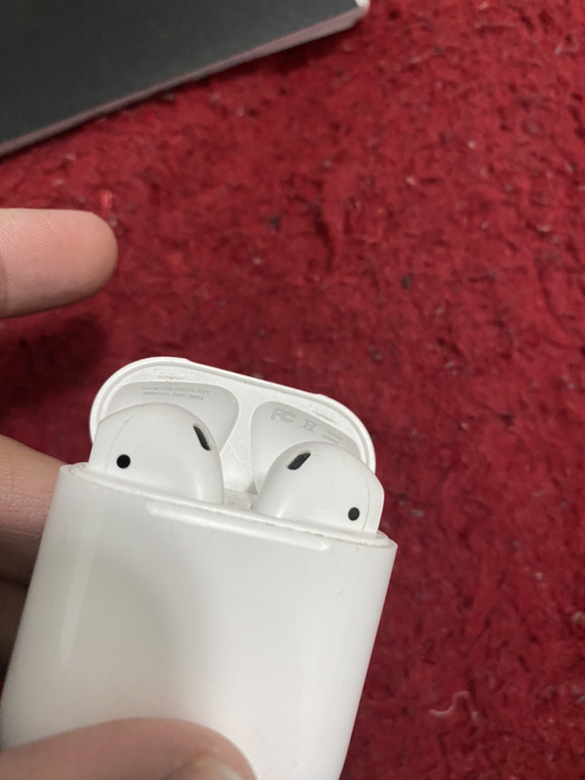 Apple AirPods - photo 4