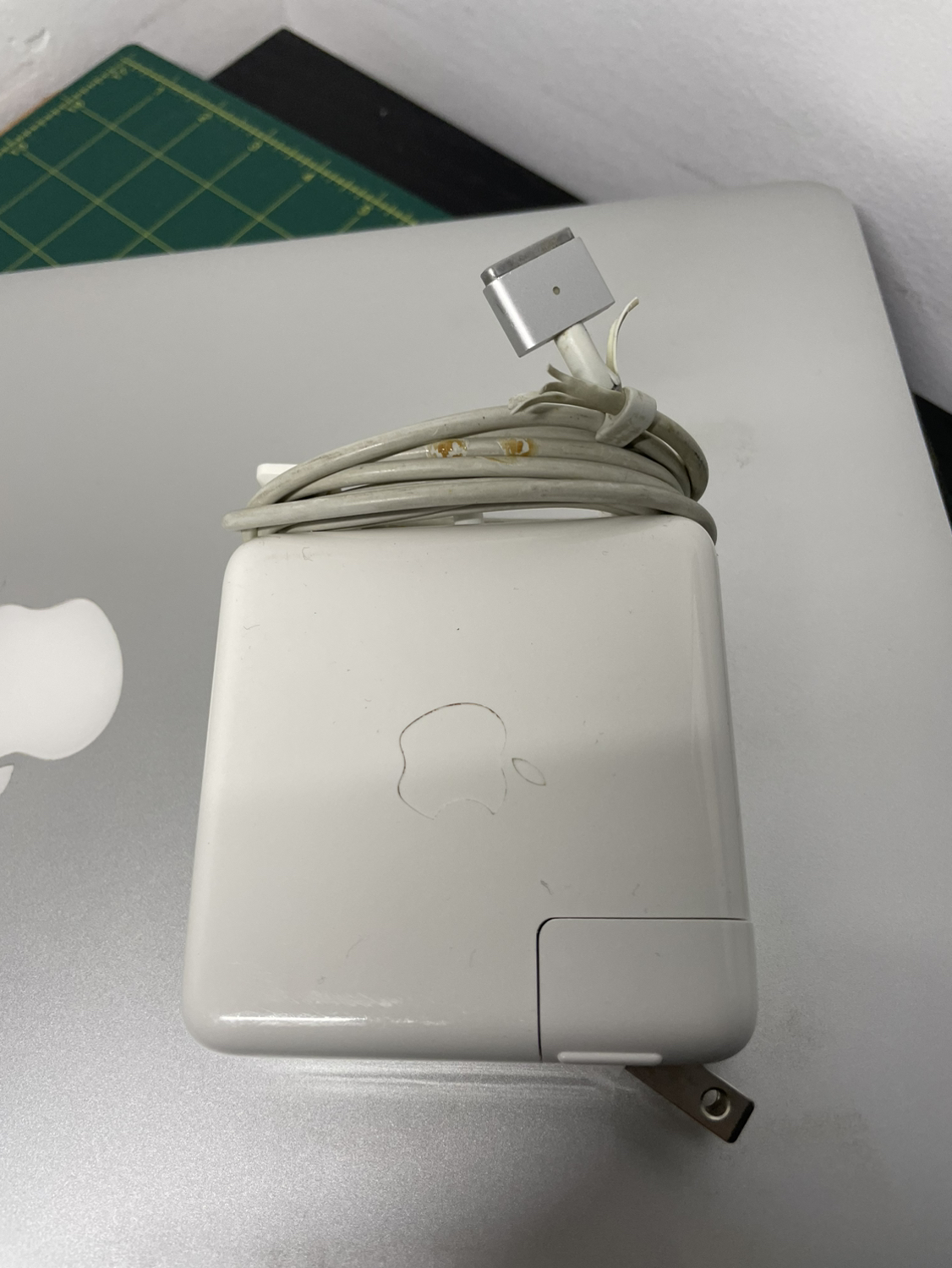 MacBook Pro 15" Mid-2015 image indicator(3)