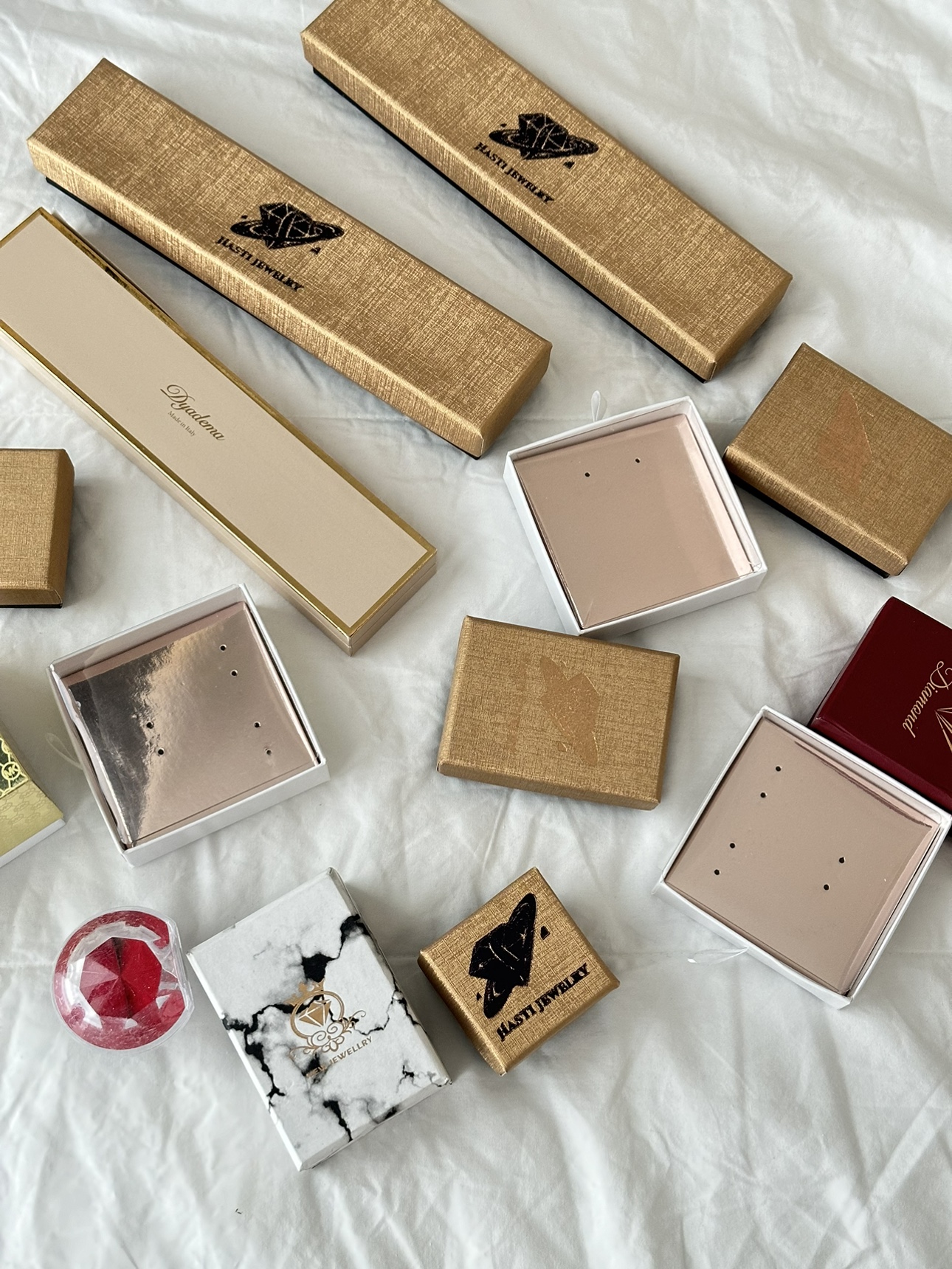 Free empty gift boxes thumbnail