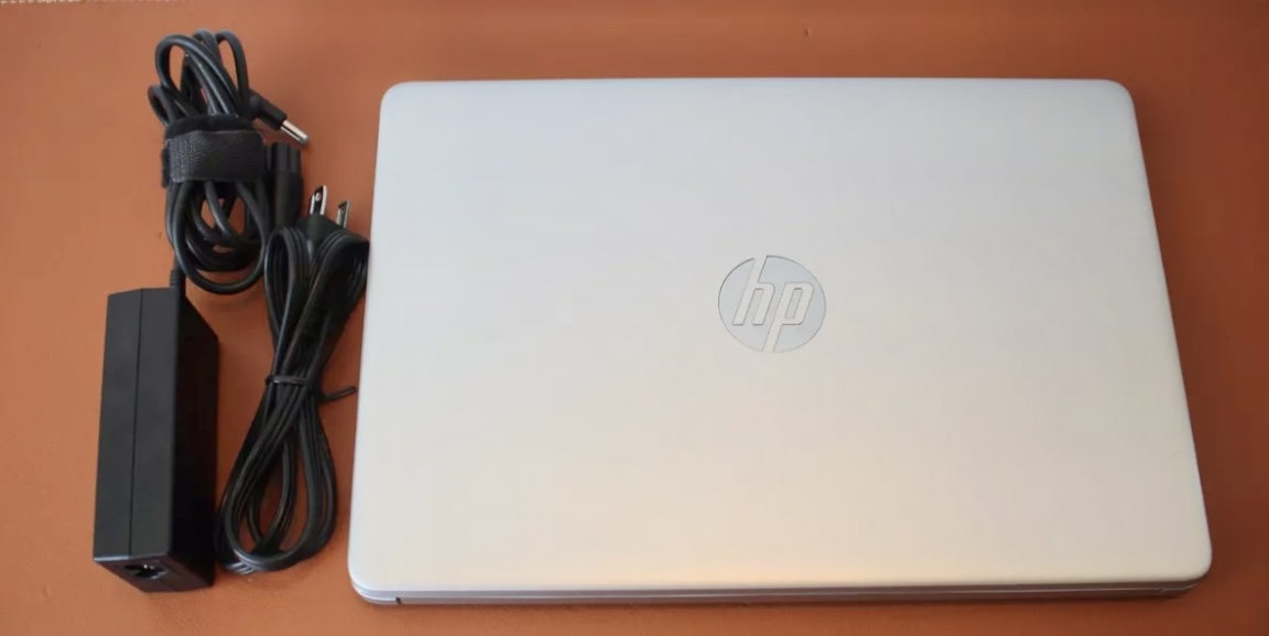 HP 14" Laptor Silver like new - photo 5