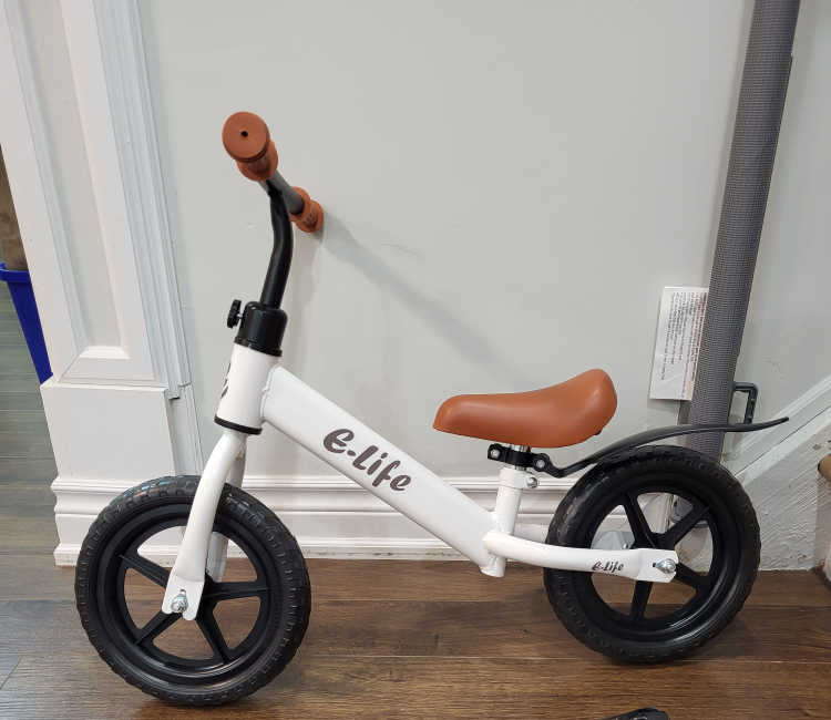 [BRAND NEW] Balance Bike thumbnail