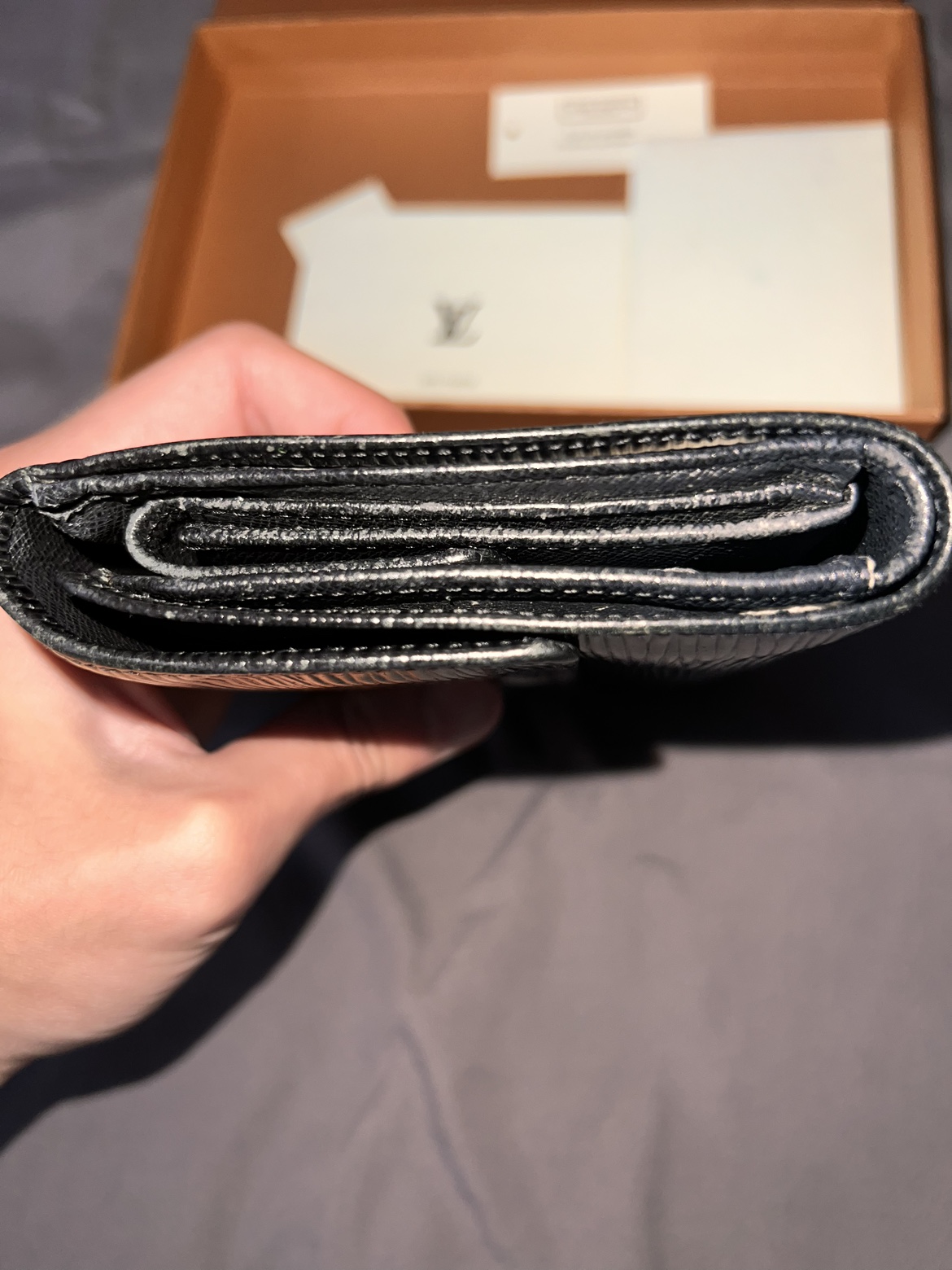 Louis Vuitton wallet image indicator(4)