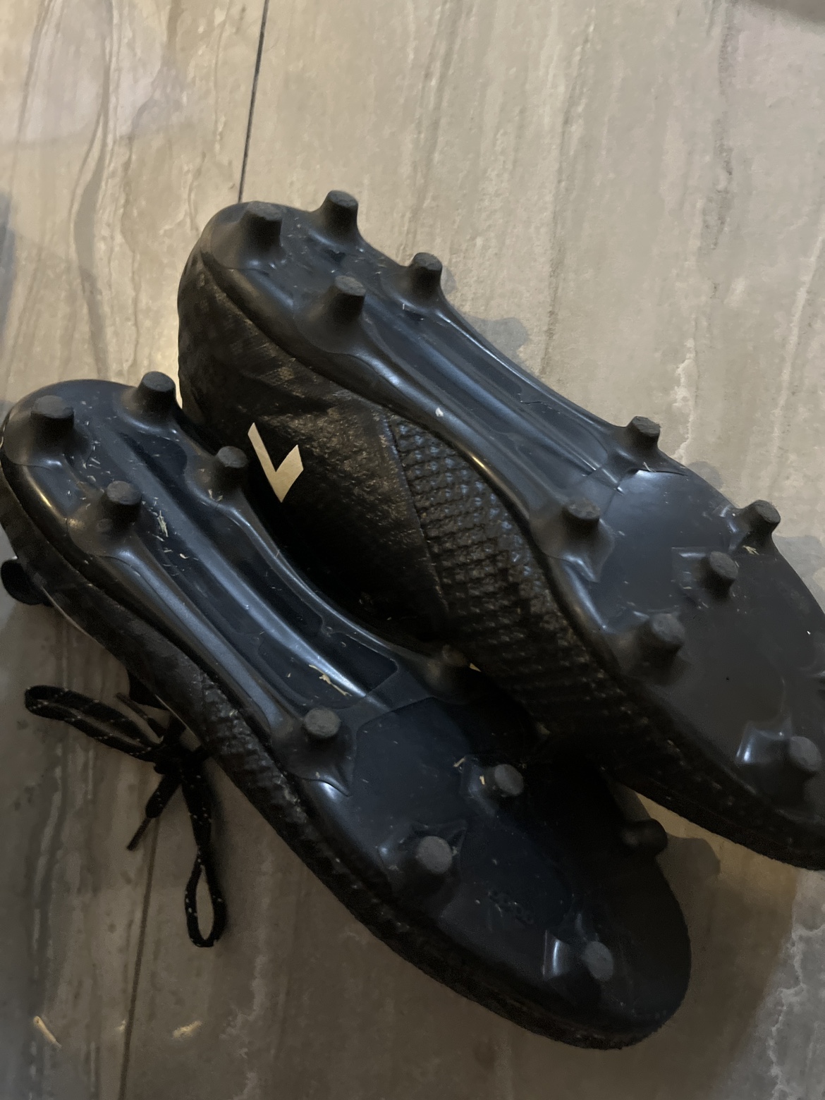 Men’s soccer shoes image indicator(2)