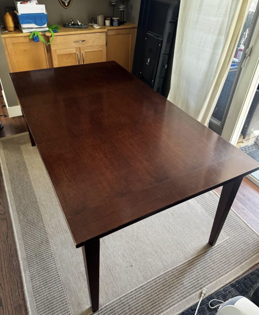 Dining Room Table with Leaf Extension & 6 chairs