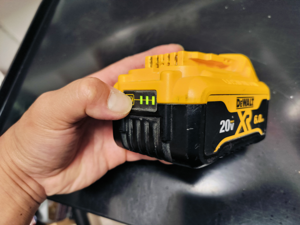 DeWalt Max XR 6.0 Ah Battery - photo 3