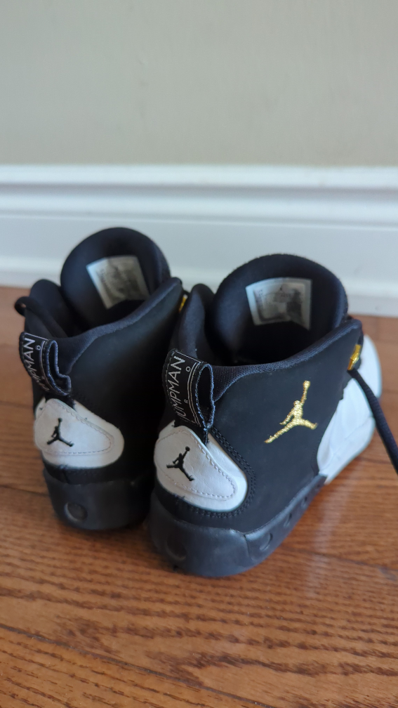 Air Jordan Black and white Retro original kids Y3 image indicator(3)