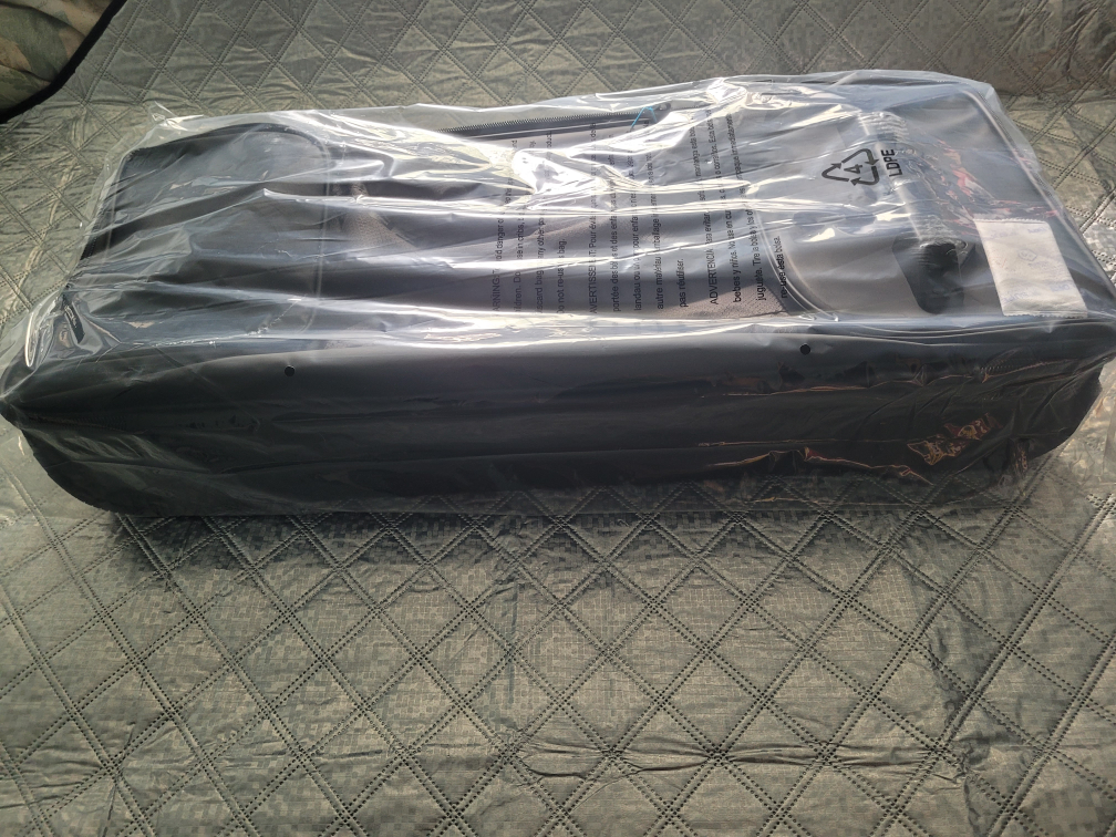 High Sierra 32" Drop Bottom Duffle Carry-On Luggage image indicator(4)