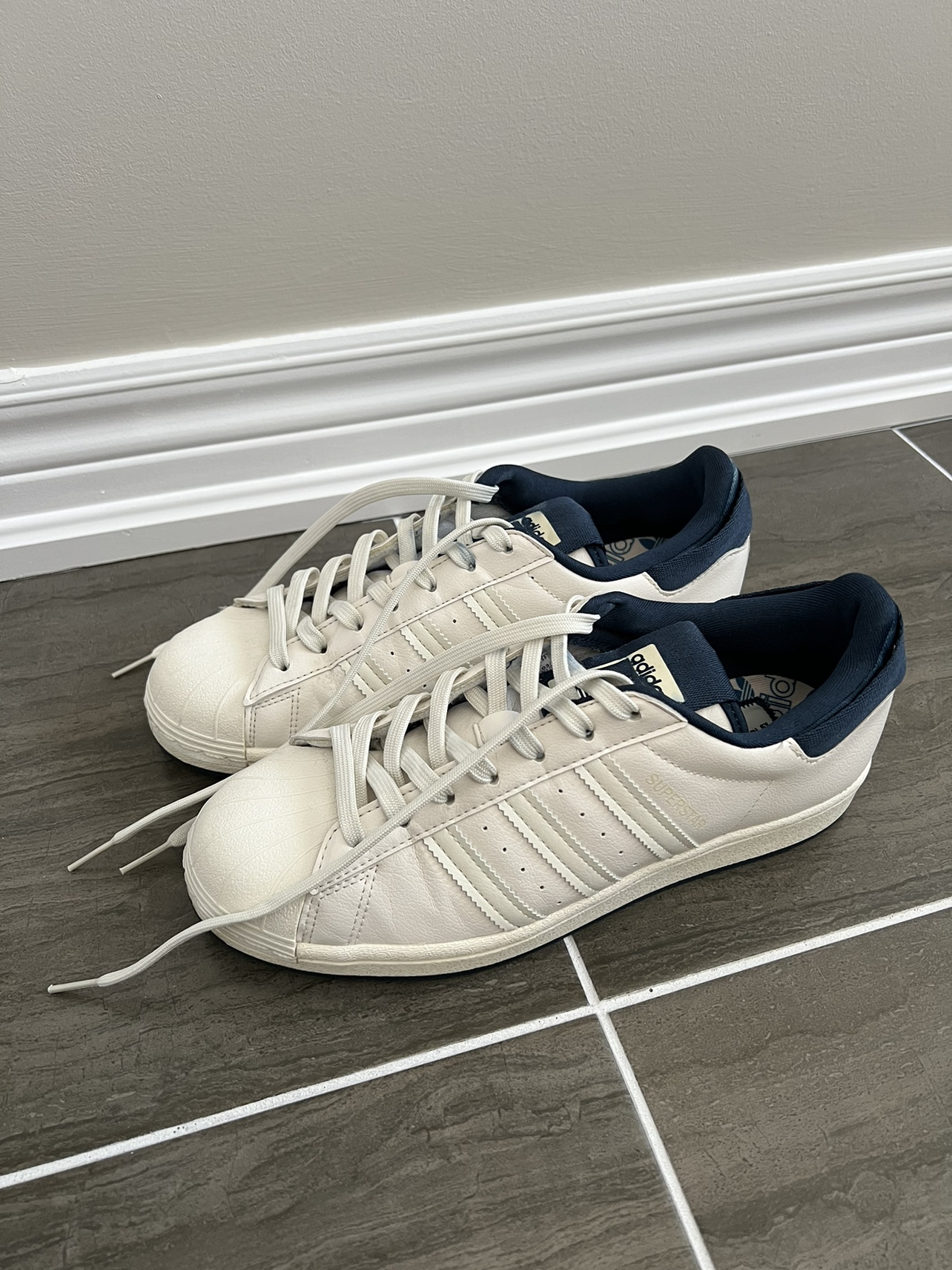 Adidas sneaker (women size 7)