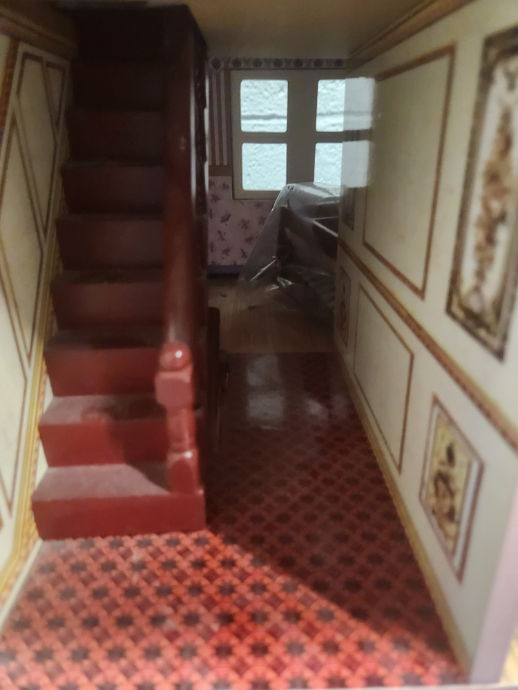 Fancy Wooden Doll House( bonus housefurniture included) - photo 5