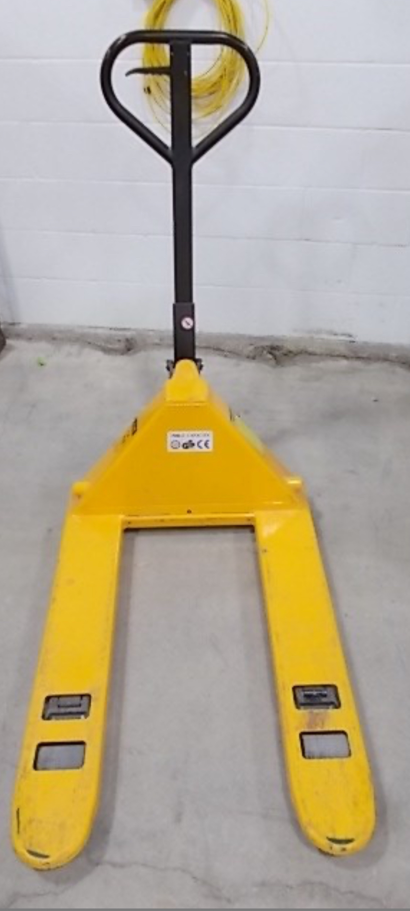 ULINE SHORT FORK PALLET TRUCK 5500LB - photo 5