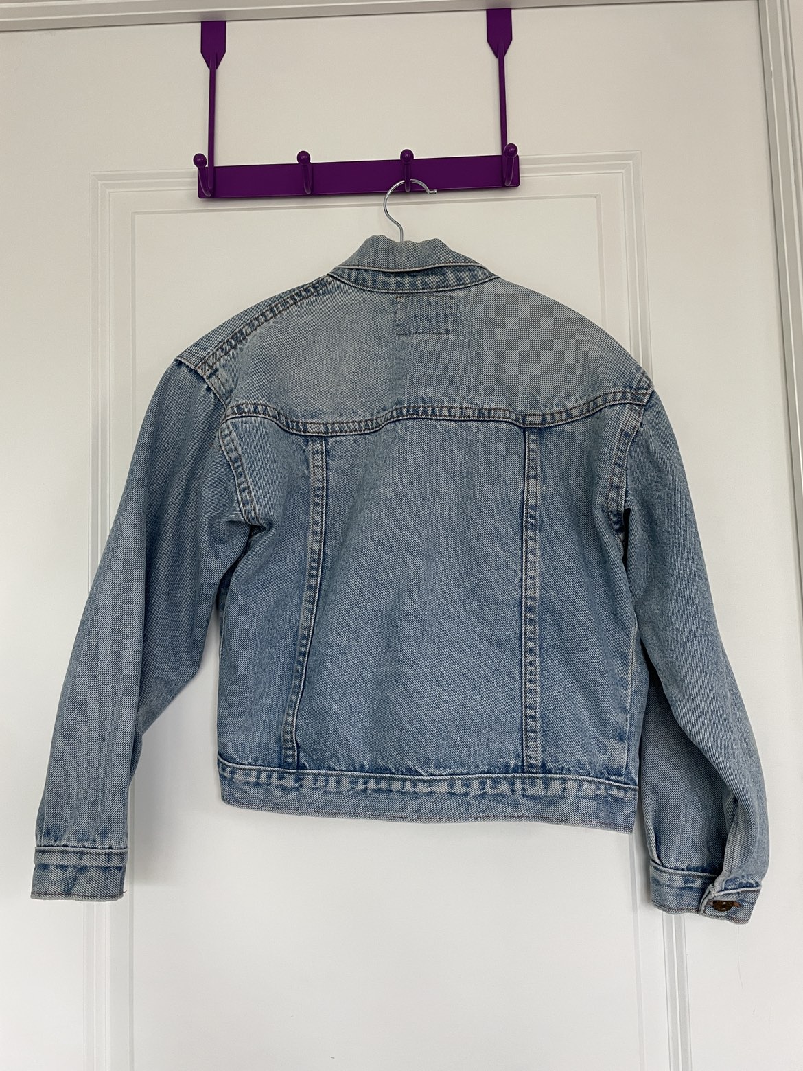 Women’s vintage cropped jean jacket image indicator(2)