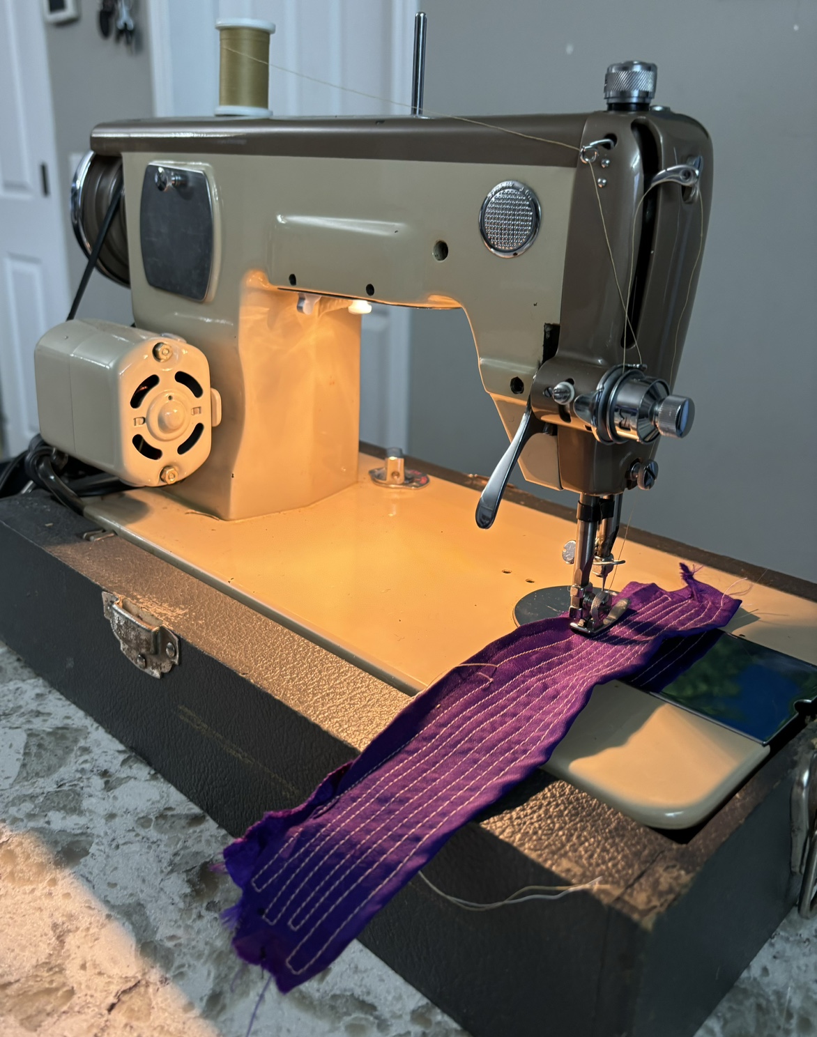 Sewing machine - photo 3