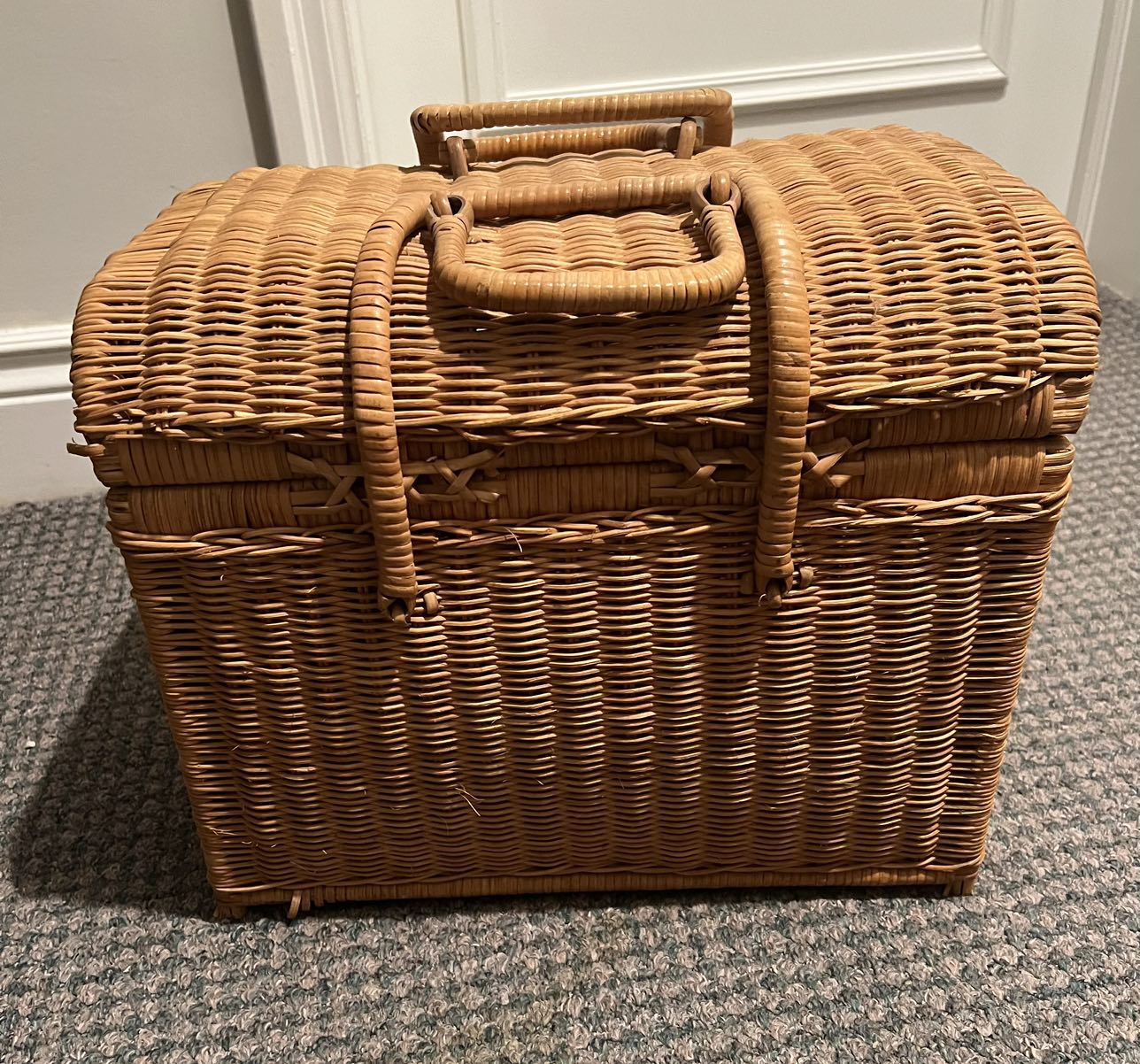 Wicker Basket Perfect For Picnics image indicator(3)