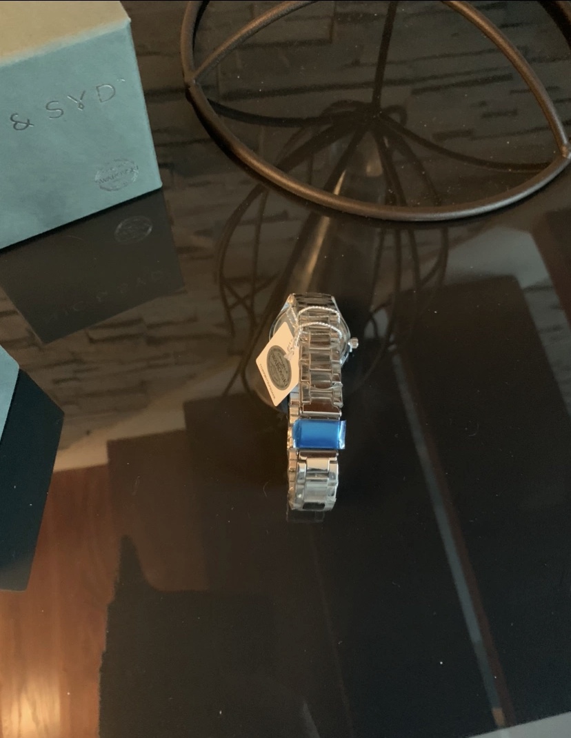 Brand new Nic and Syd SWAROVSKI diva crystal watch image indicator(2)