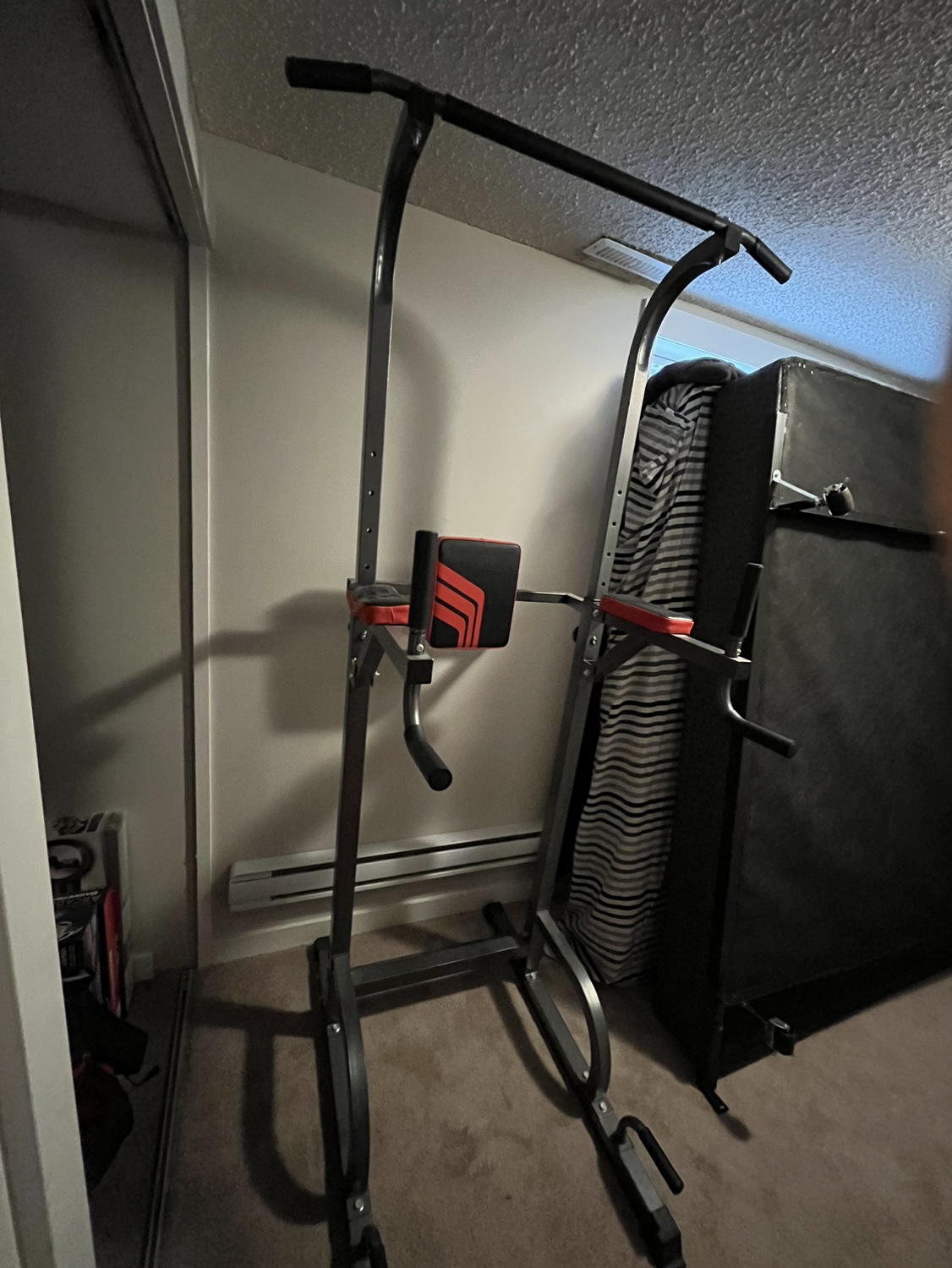 Pull-up bar station