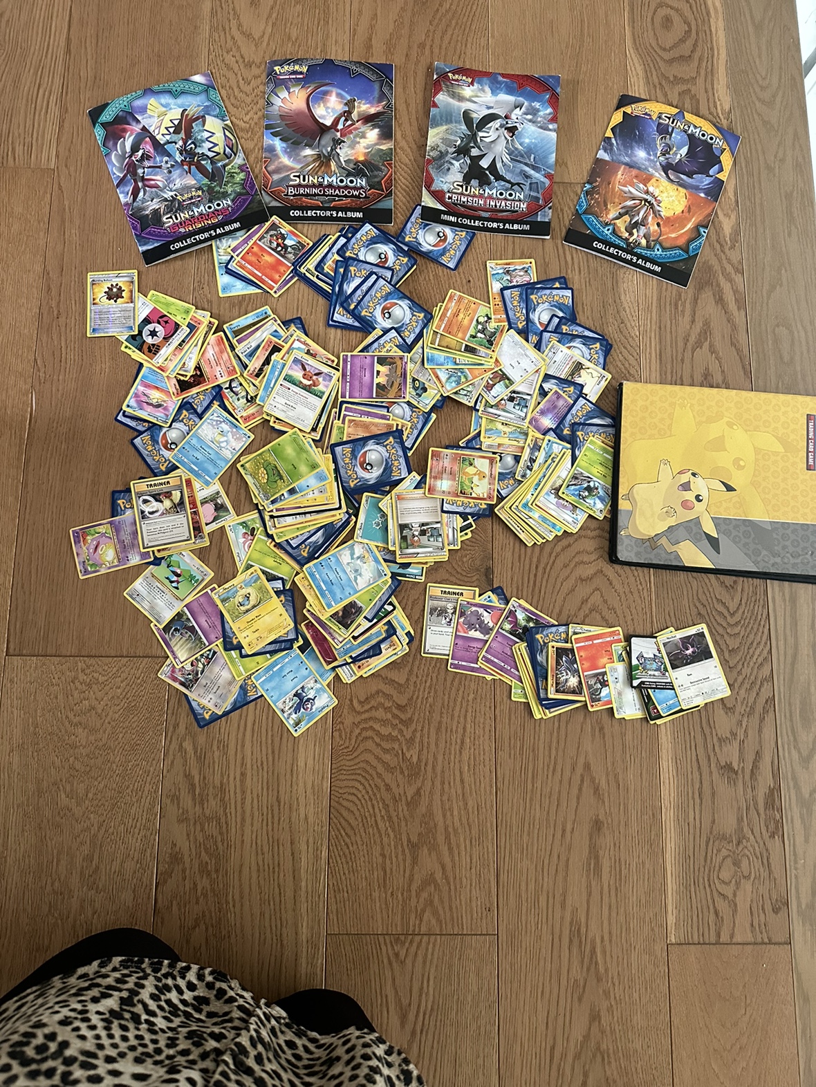 Bundle of more than 350 Pokemon cards with 6 vintage cards image indicator(3)