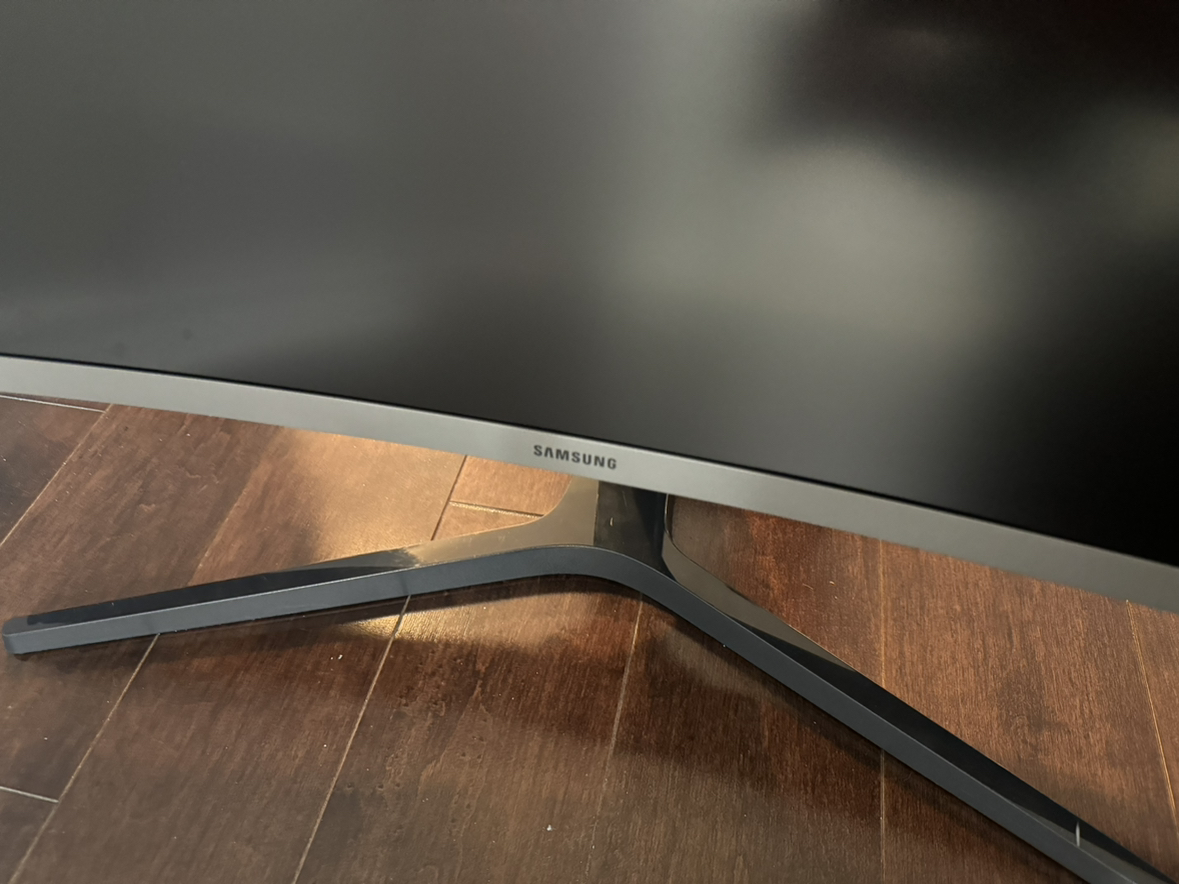 Samsung 32" FHD Freesync 1500R Curved Monitor - photo 3