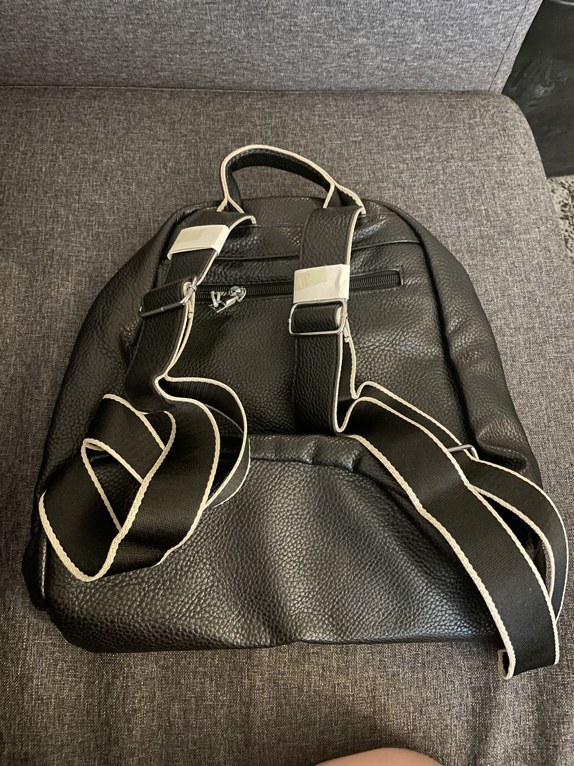 New Black Backpack image indicator(4)