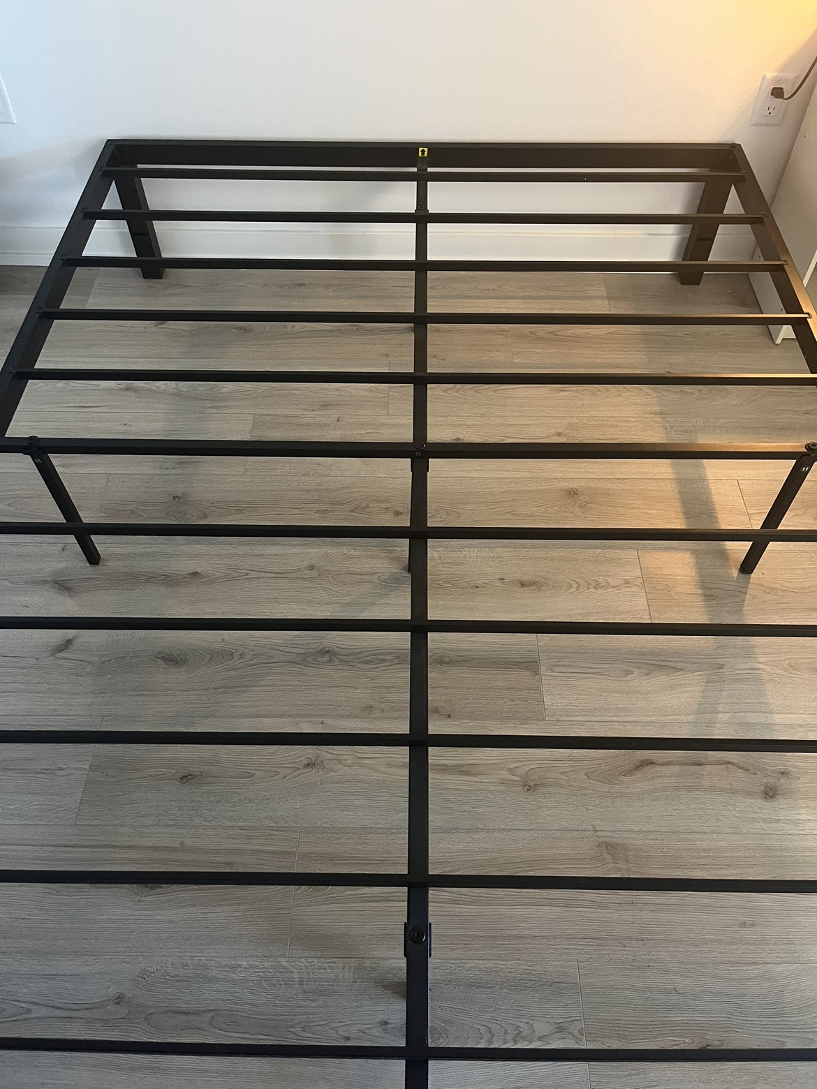 Metal bed frame queen size