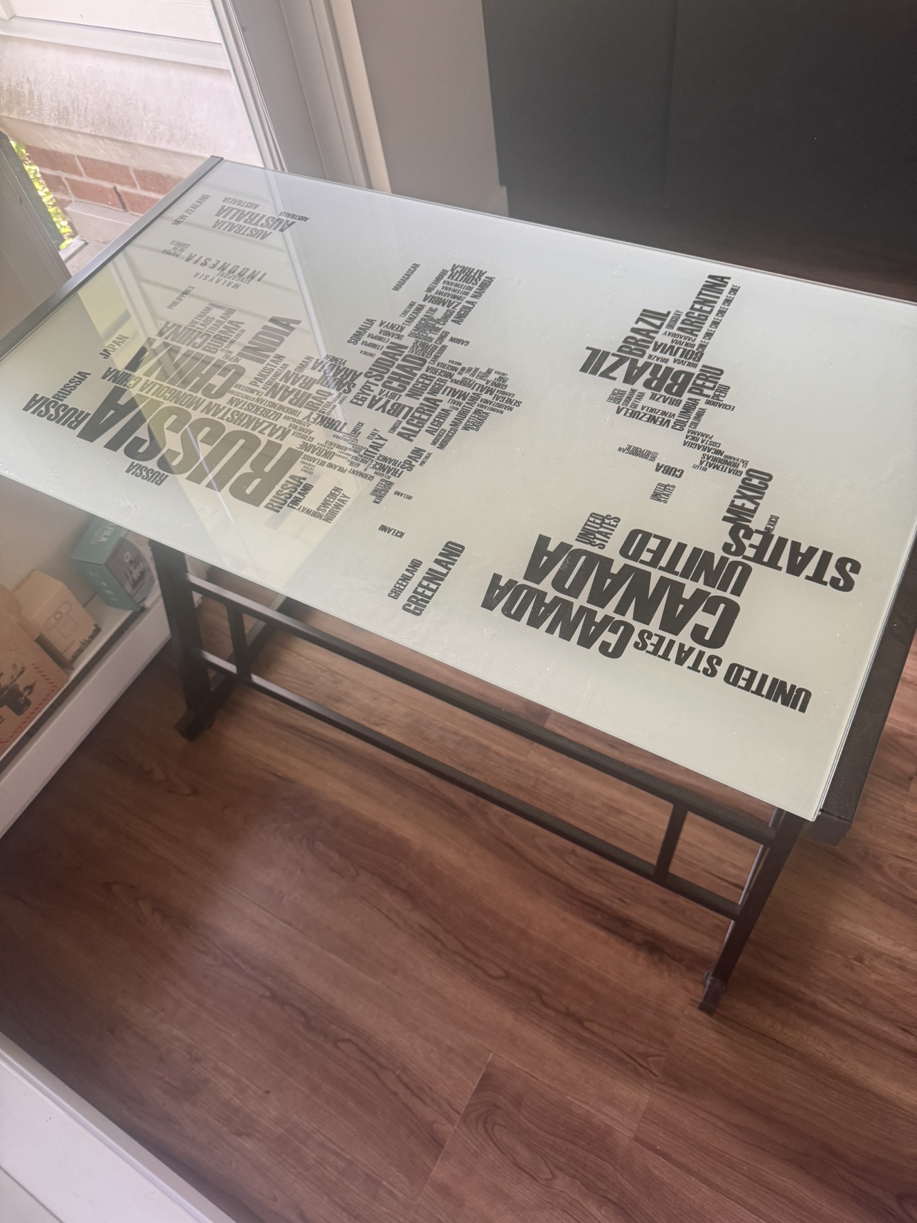 Desk - photo 4