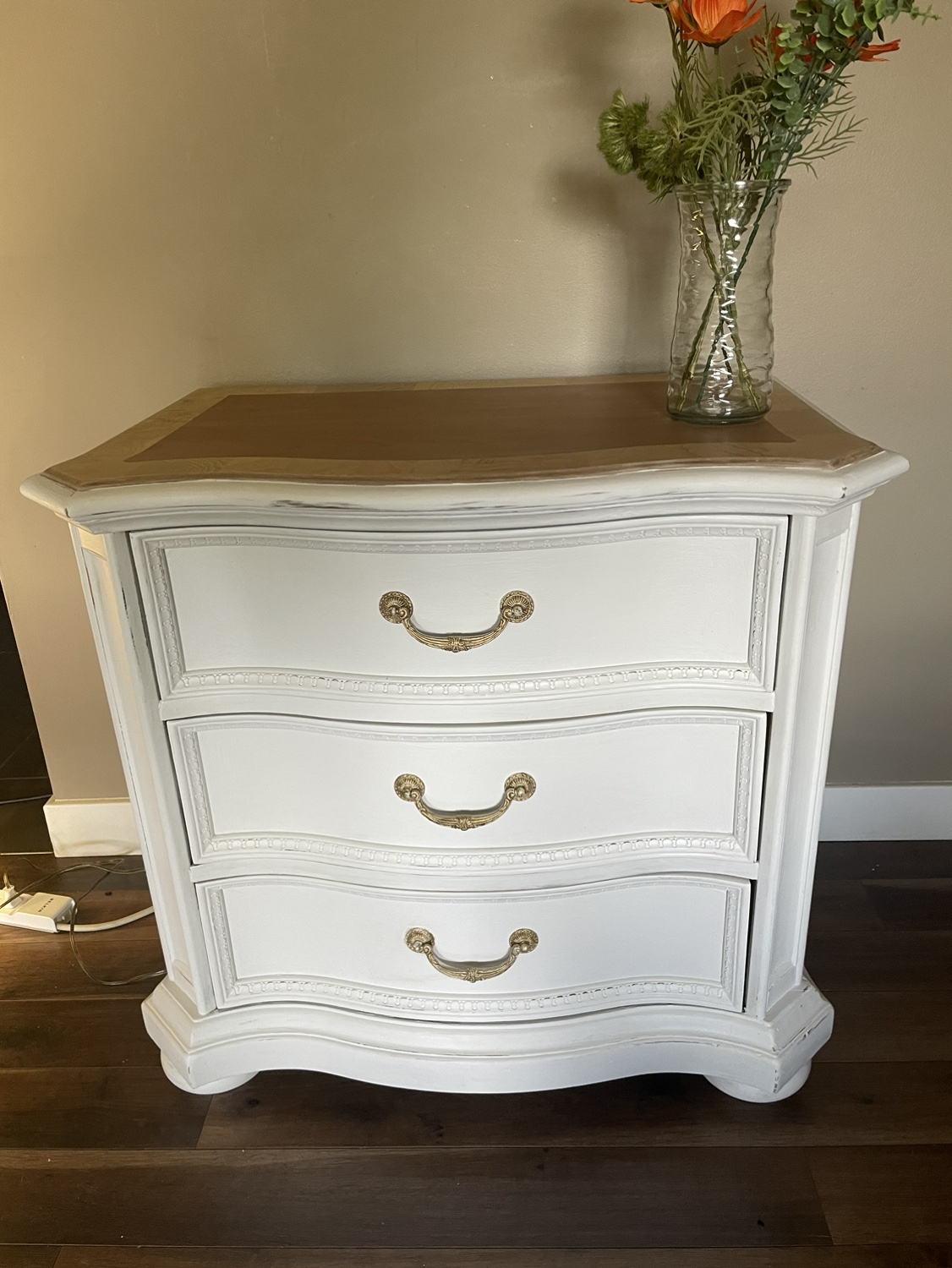 Newly refurbished- French Country dresser - photo 2