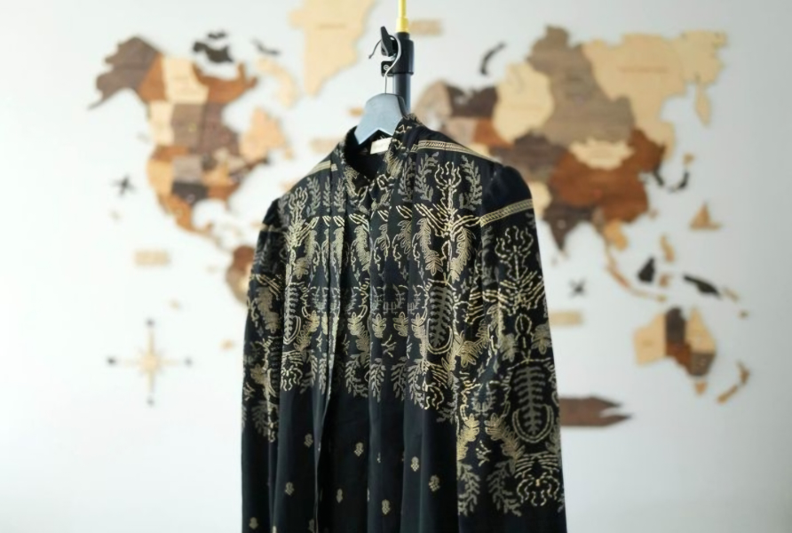 Beautiful black Abaya (ethnic print) - like new - photo 2