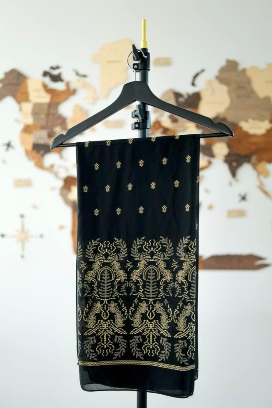 Beautiful black Abaya (ethnic print) - like new - photo 3