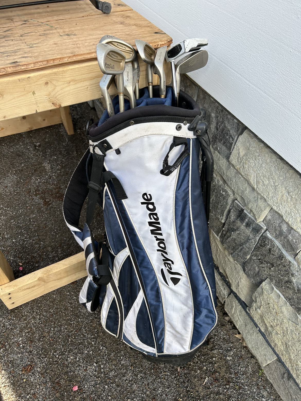 Golf bag and clubs thumbnail