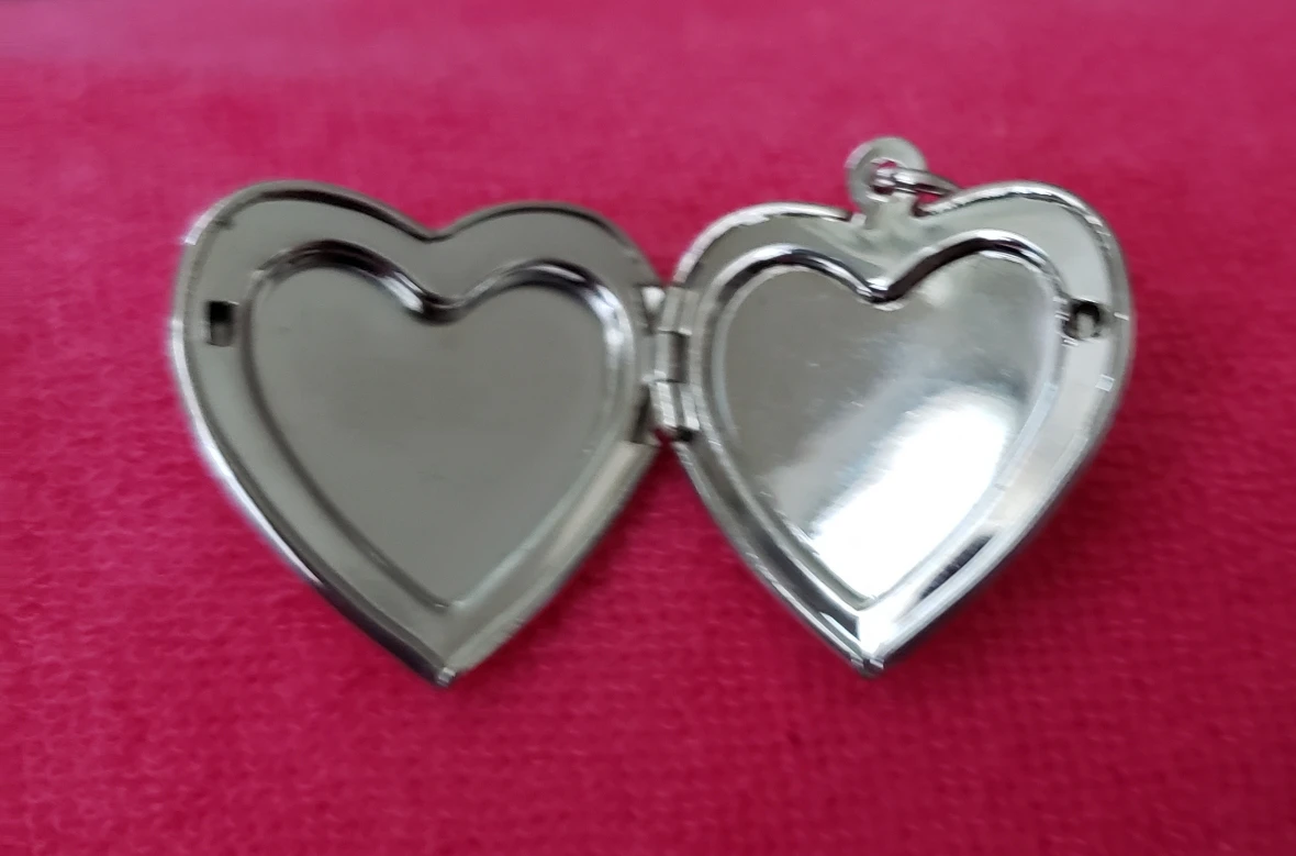 very pretty pink heart shaped pendent image indicator(2)