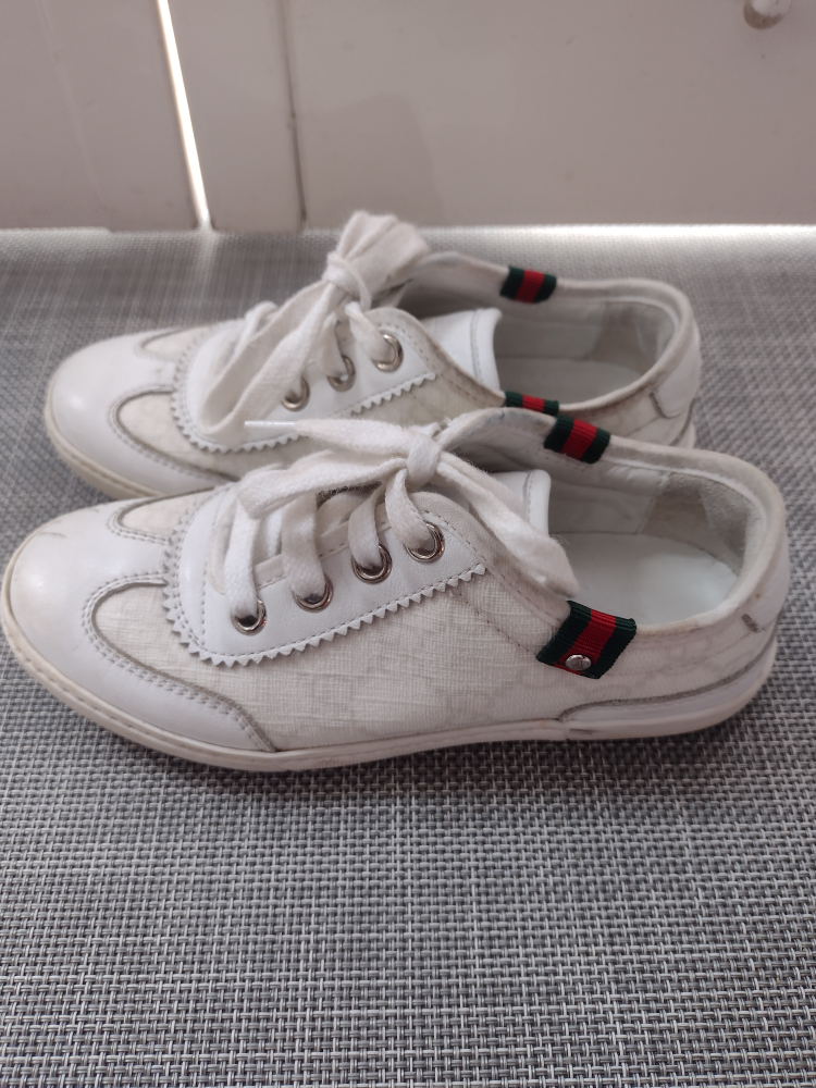 kids Gucci shoes size 29 image indicator(2)